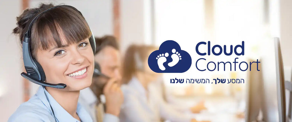 נציג שירות לקוחות מחייך.